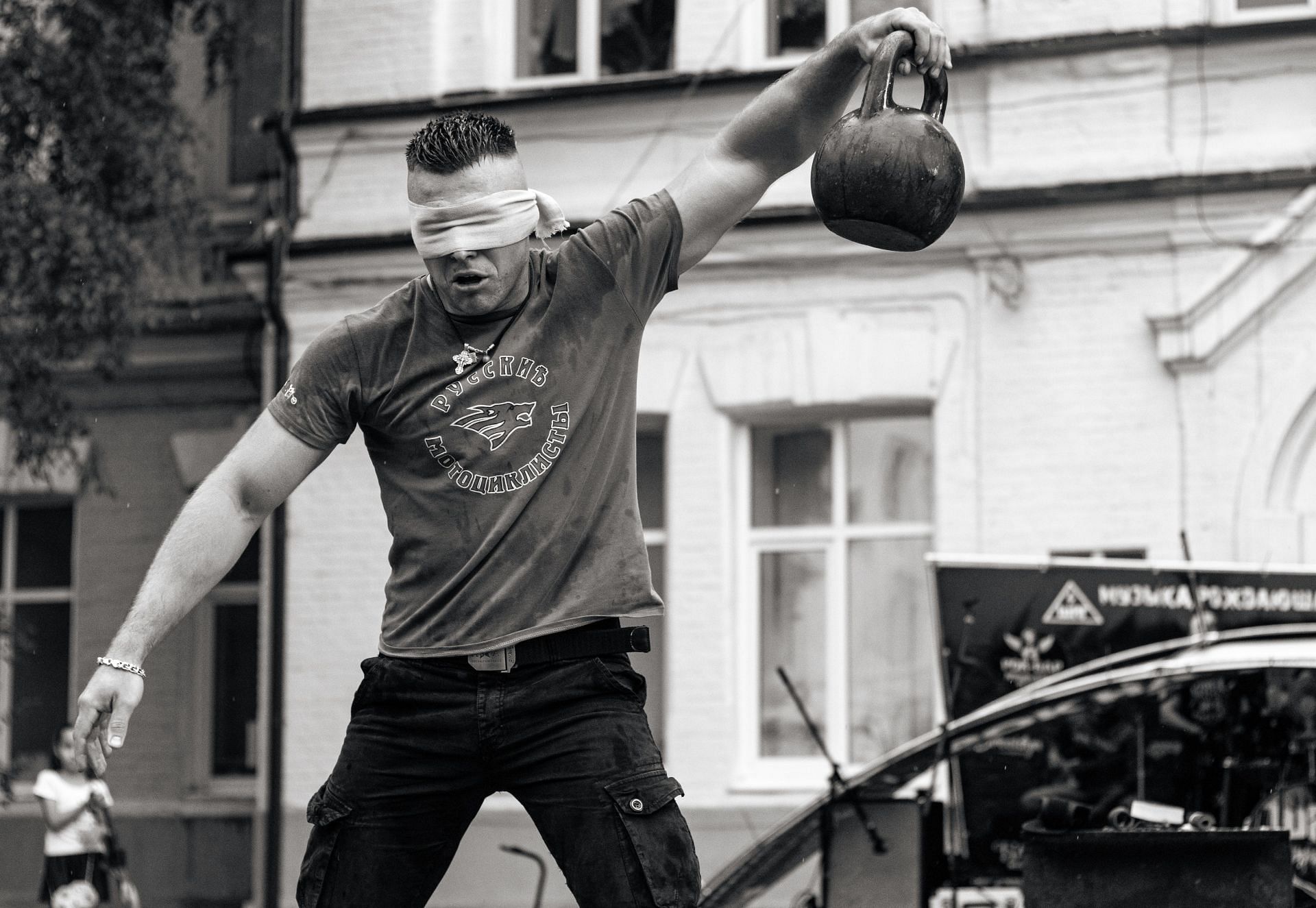 Target many major muscle groups at once. (Image via Pexels / Alexa Popovich)